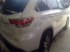 2014 TOYOTA HIGHLANDER WHITE LE 3.5L AT AWD.  Z24869